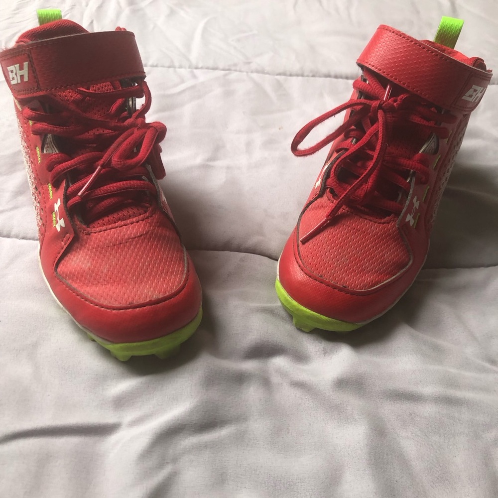 Baseball cleats